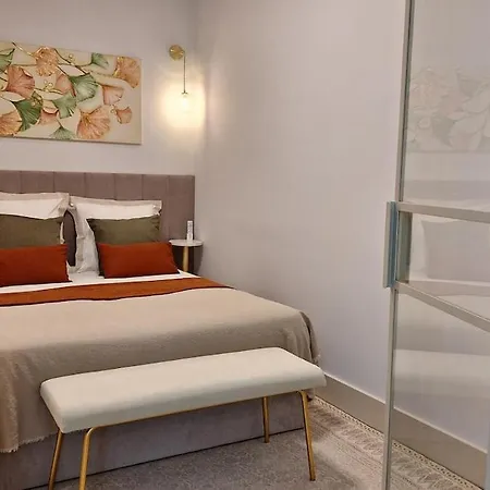 Hideaway 3 - Poveiros Square Balcony Apartment *