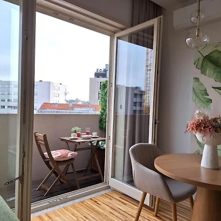 Hideaway 3 - Poveiros Square Balcony