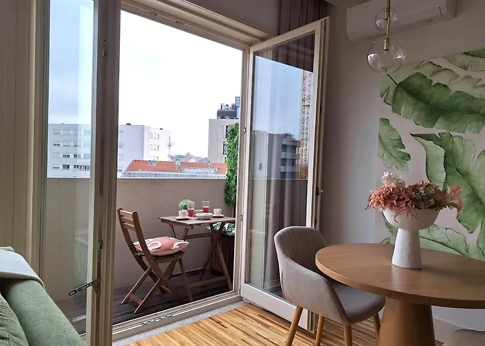 Hideaway 3 - Poveiros Square Balcony