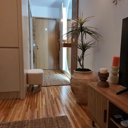 Hideaway 3 - Poveiros Square Balcony Apartment *